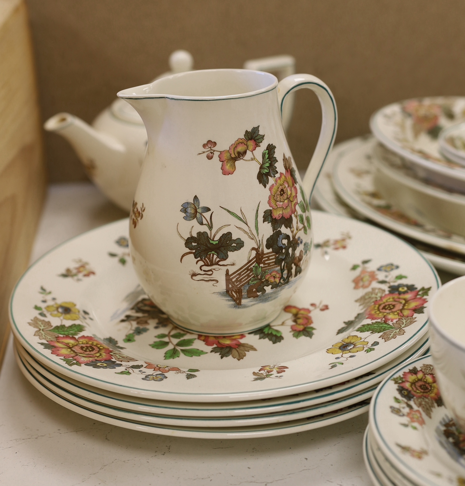 A Wedgwood ‘Eastern flowers’ pattern tea and part dinner service